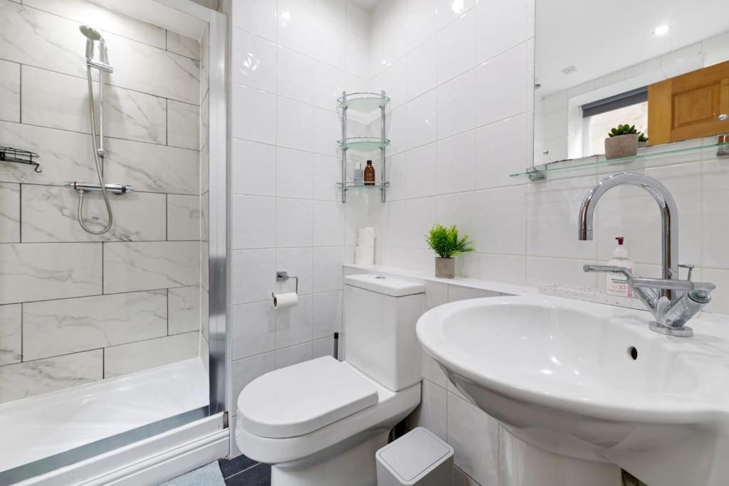 Luxurious 3 Bedroom Apartment In Park Estate นอตติงแฮม ภายนอก รูปภาพ